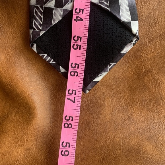 Pierre Cardin 100% silk Tie made in USA 57” EUC - Picture 7 of 8